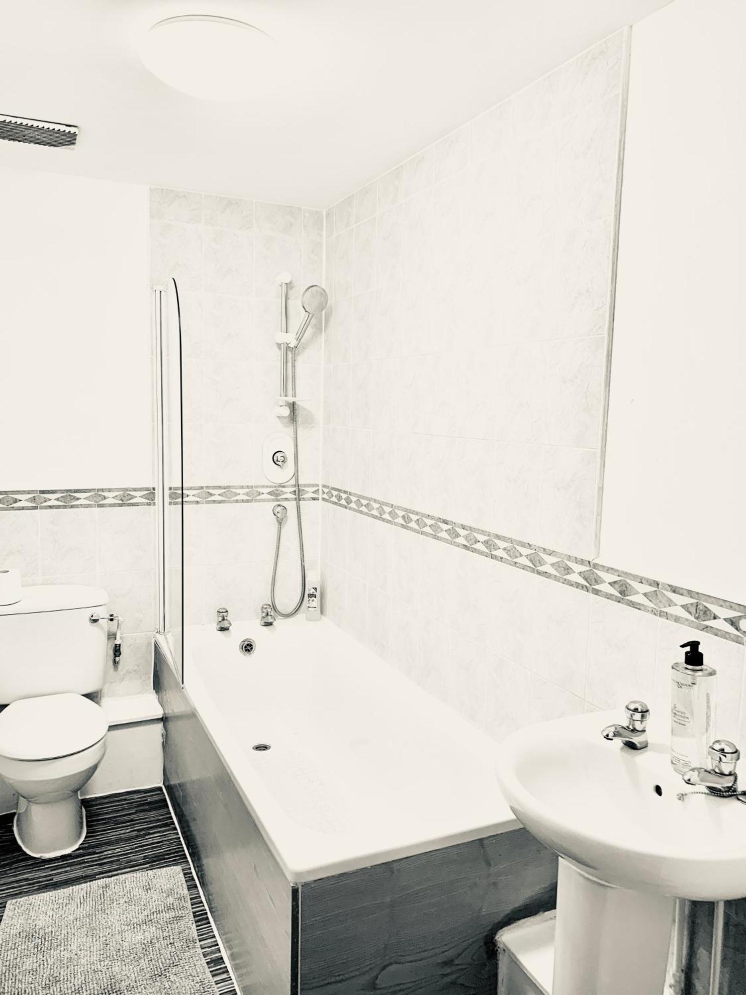 Tower Bridge London, 2 Bedrooms, Reception, Kitchen, Parking エクステリア 写真